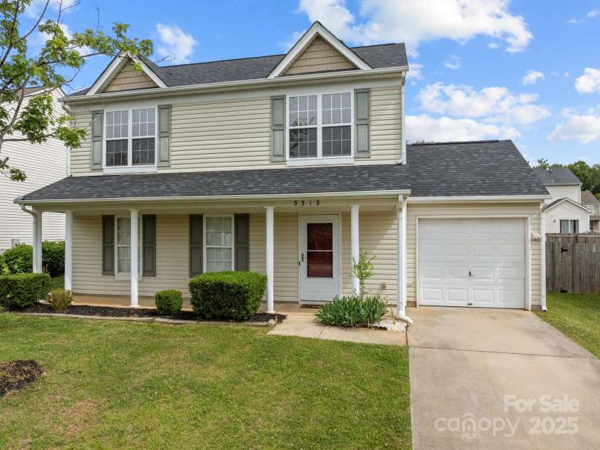 5312 Peach Place Lane, Charlotte, NC 28216.  MLS# CAR4254000, YatesRealty ID 13497. 5312 Peach Place Lane