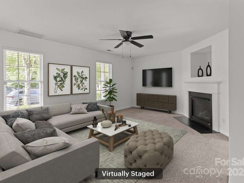 5312 Peach Place Lane, Charlotte, NC 28216.  MLS# CAR4254000, YatesRealty ID 13497. Family Room