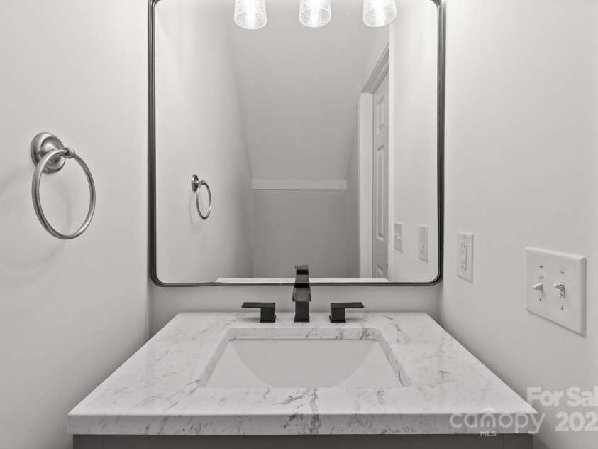 5312 Peach Place Lane, Charlotte, NC 28216.  MLS# CAR4254000, YatesRealty ID 13497. Half Bathroom