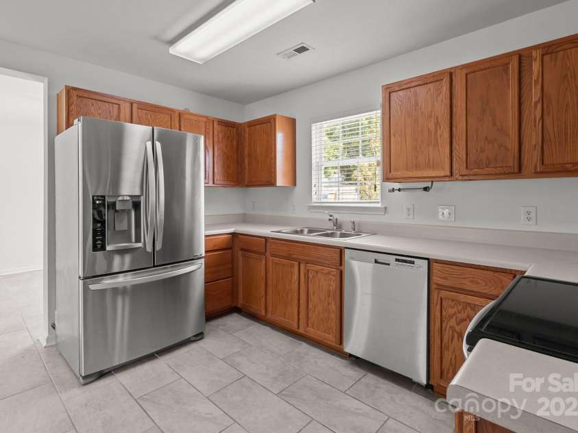 5312 Peach Place Lane, Charlotte, NC 28216.  MLS# CAR4254000, YatesRealty ID 13497. Kitchen