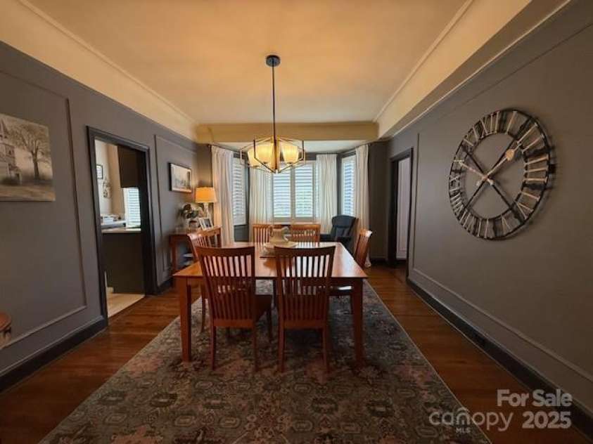 301 10th Street, Charlotte, NC 28202.  MLS# CAR4299886, YatesRealty ID 13498. Dining Room is so spacious-perfect for entertaining dinner guests.