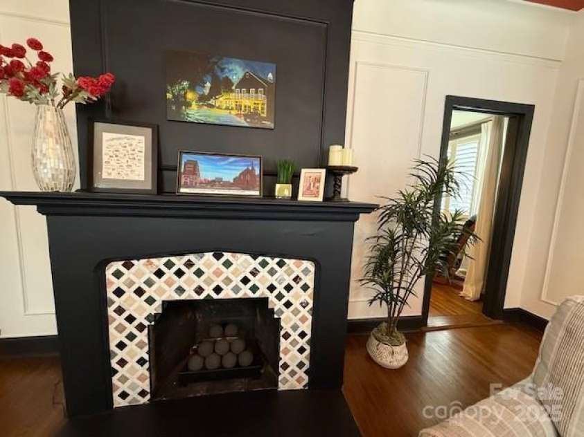 301 10th Street, Charlotte, NC 28202.  MLS# CAR4299886, YatesRealty ID 13498. Fireplace