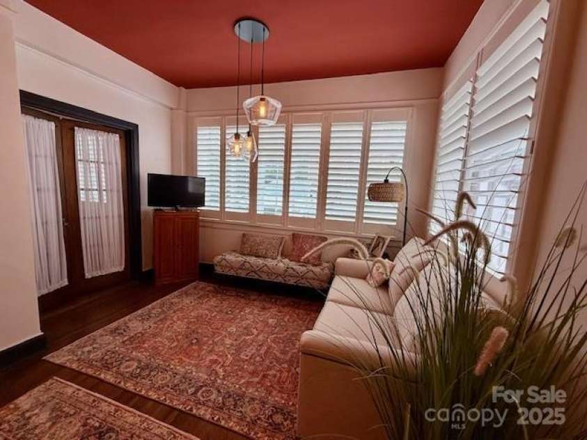 301 10th Street, Charlotte, NC 28202.  MLS# CAR4299886, YatesRealty ID 13498. French doors lead into Sitting Area in Primary Bedroom
