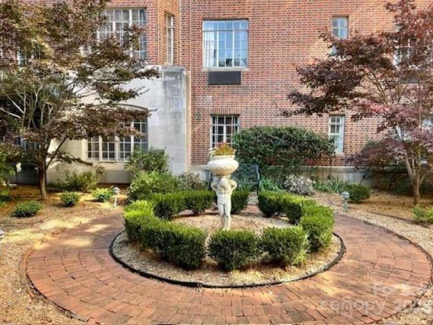 301 10th Street, Charlotte, NC 28202.  MLS# CAR4299886, YatesRealty ID 13498. Gated Garden