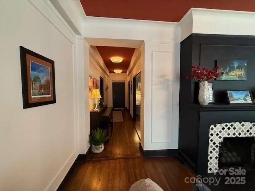 301 10th Street, Charlotte, NC 28202.  MLS# CAR4299886, YatesRealty ID 13498. Hallway to front door