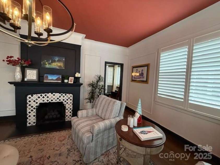 301 10th Street, Charlotte, NC 28202.  MLS# CAR4299886, YatesRealty ID 13498. Living Room