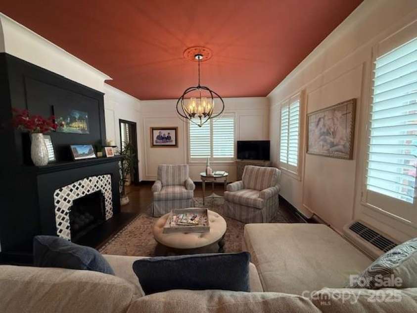 301 10th Street, Charlotte, NC 28202.  MLS# CAR4299886, YatesRealty ID 13498. Living Room