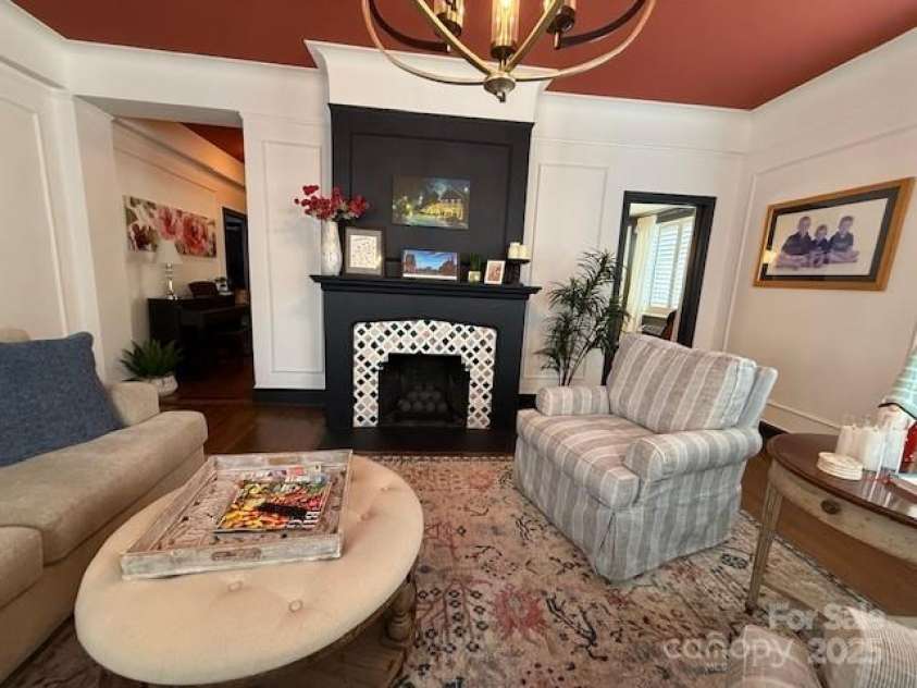 301 10th Street, Charlotte, NC 28202.  MLS# CAR4299886, YatesRealty ID 13498. Living Room