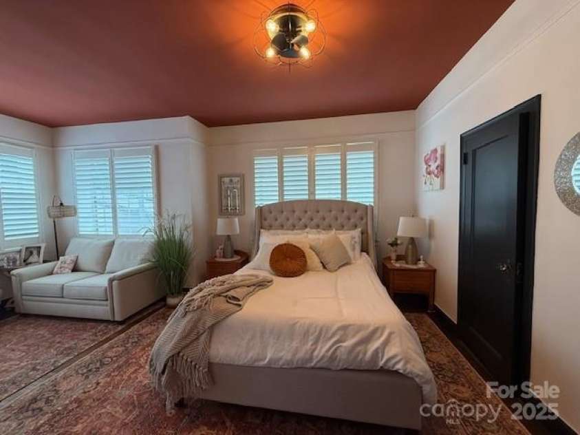 301 10th Street, Charlotte, NC 28202.  MLS# CAR4299886, YatesRealty ID 13498. Primary Bedroom