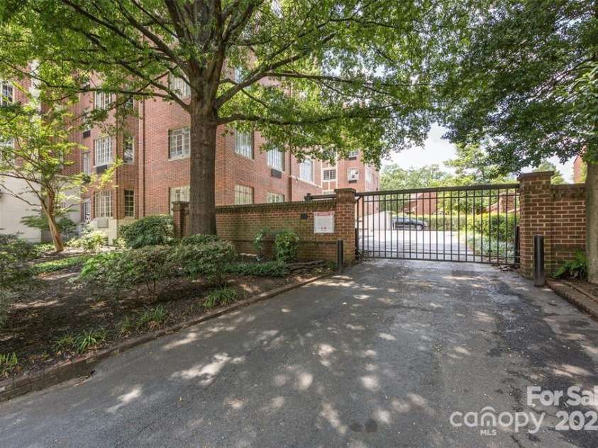 301 10th Street, Charlotte, NC 28202.  MLS# CAR4299886, YatesRealty ID 13498. Secured parking lot.