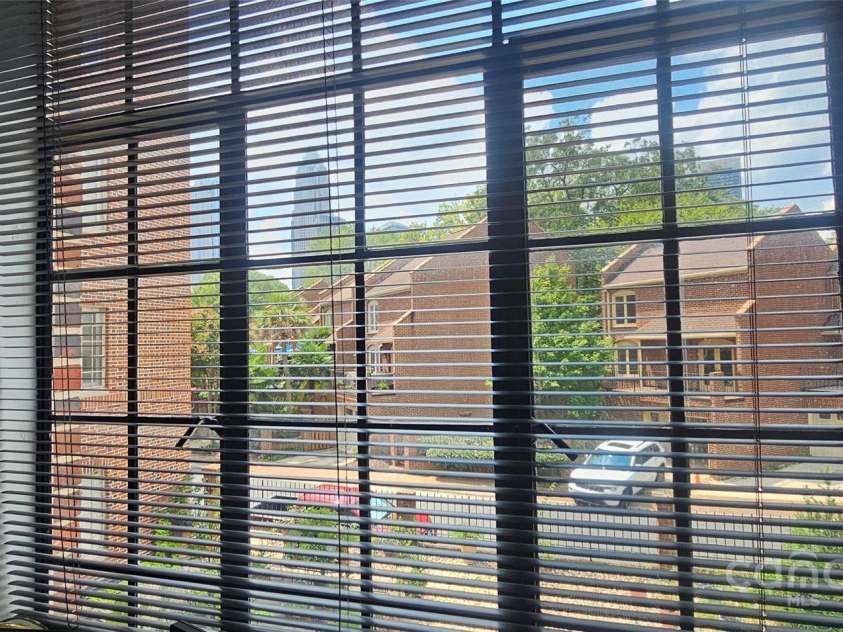 301 10th Street, Charlotte, NC 28202.  MLS# CAR4320449, YatesRealty ID 13498. 