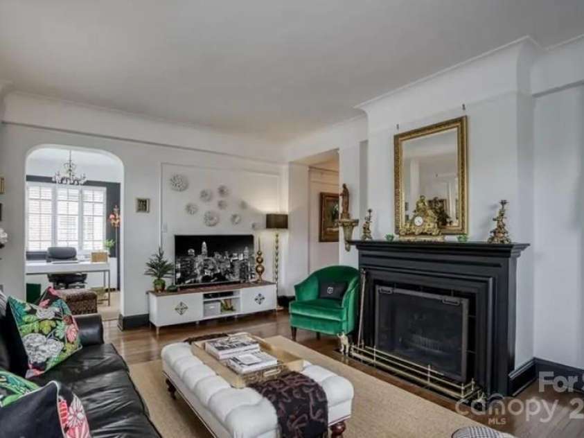 301 10th Street, Charlotte, NC 28202.  MLS# CAR4320449, YatesRealty ID 13498. 