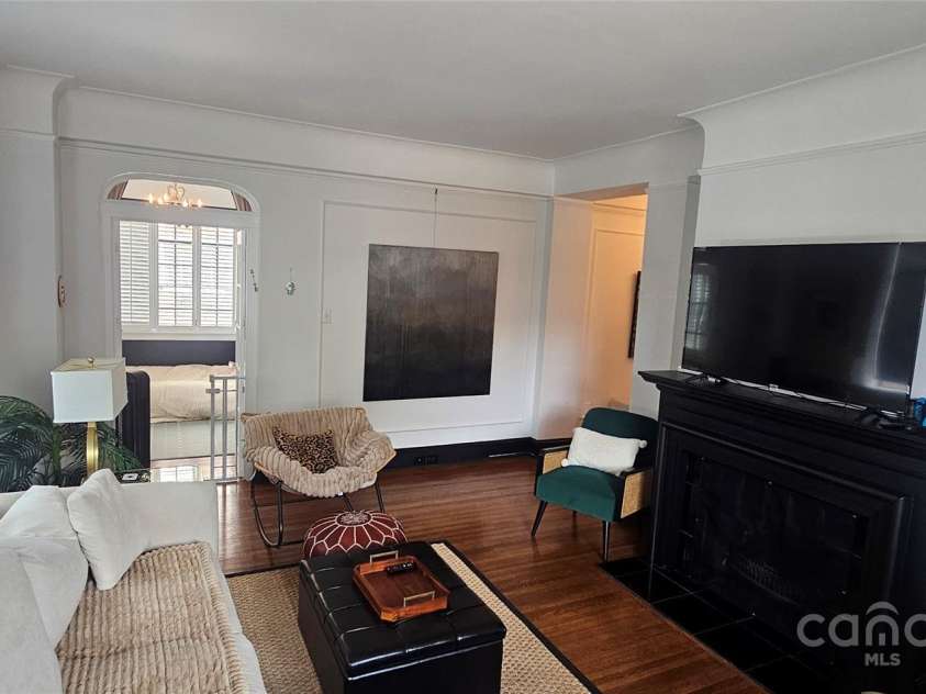 301 10th Street, Charlotte, NC 28202.  MLS# CAR4320449, YatesRealty ID 13498. 