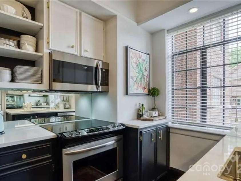 301 10th Street, Charlotte, NC 28202.  MLS# CAR4320449, YatesRealty ID 13498. 