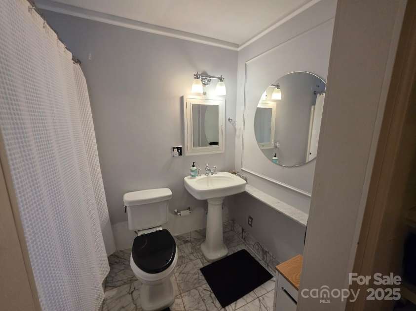 301 10th Street, Charlotte, NC 28202.  MLS# CAR4320449, YatesRealty ID 13498. 