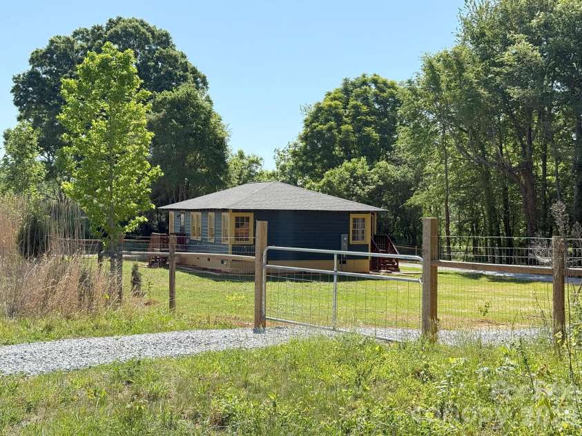 3322 Salisbury Highway, Cleveland, NC 27013.  MLS# CAR4371249, YatesRealty ID 13498. 