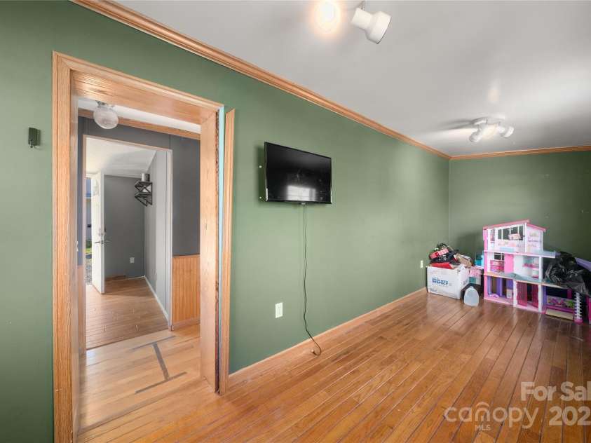 51 Ferguson Lane, Maggie Valley, NC 28751.  MLS# CAR4242031, YatesRealty ID 13499. 2nd bedroom