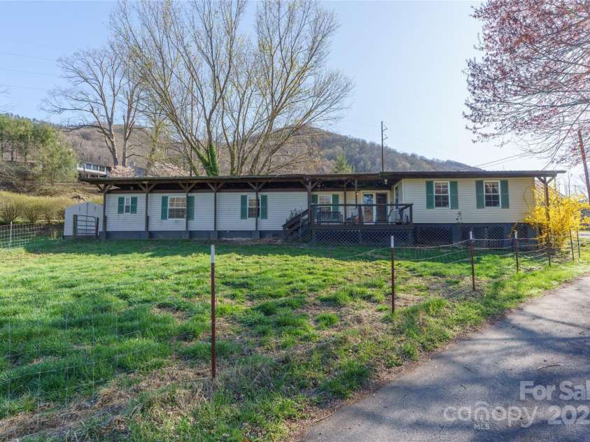 51 Ferguson Lane, Maggie Valley, NC 28751.  MLS# CAR4242031, YatesRealty ID 13499. 