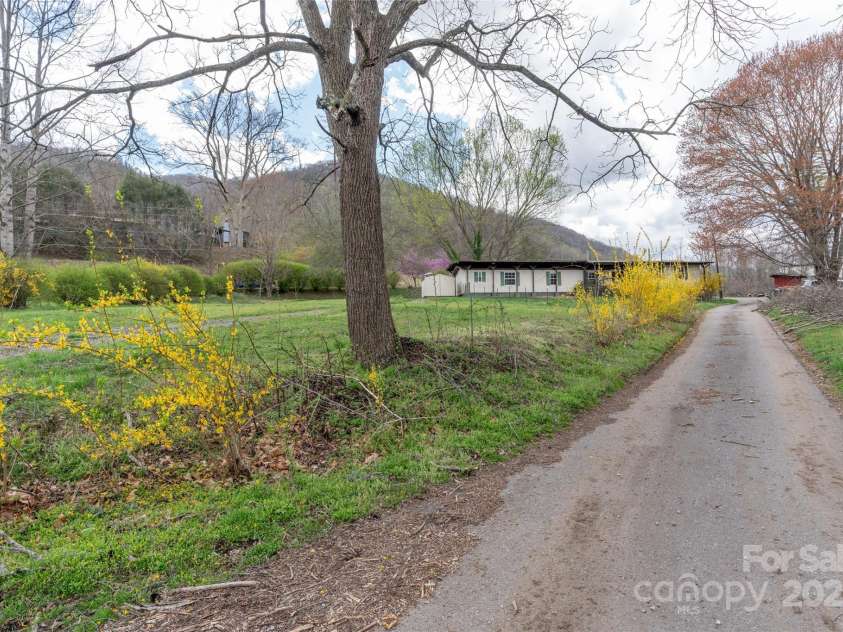 51 Ferguson Lane, Maggie Valley, NC 28751.  MLS# CAR4242031, YatesRealty ID 13499. 