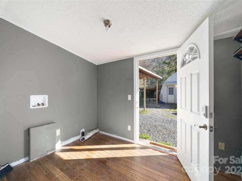 51 Ferguson Lane, Maggie Valley, NC 28751.  MLS# CAR4242031, YatesRealty ID 13499. LAundry room and entry mudroom