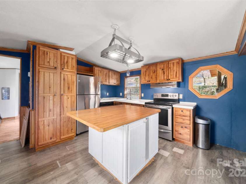 51 Ferguson Lane, Maggie Valley, NC 28751.  MLS# CAR4242031, YatesRealty ID 13499. Open Kitchen plan