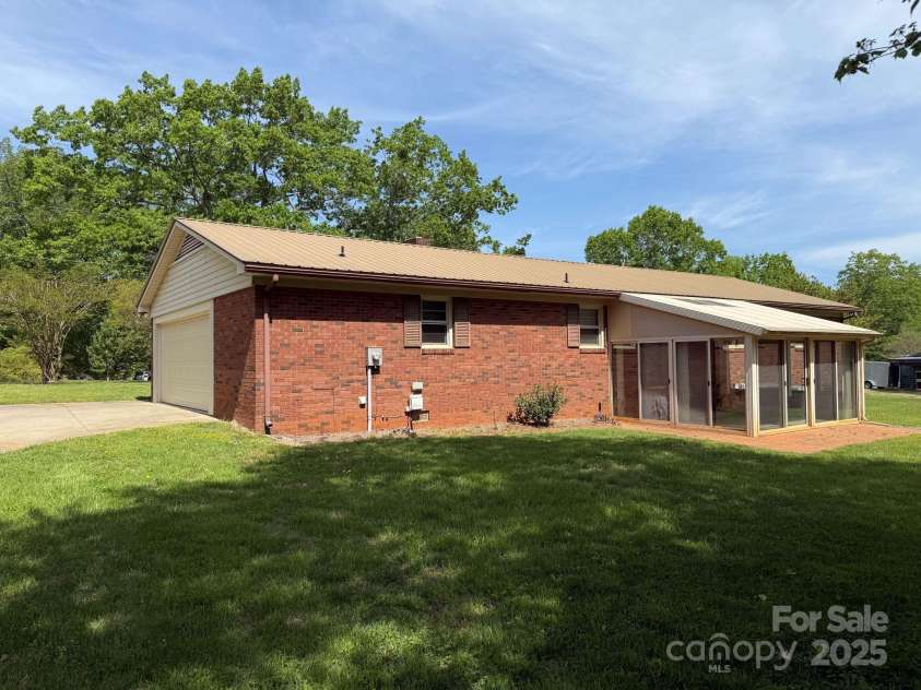 370 Sherrill Farm Road, Lincolnton, NC 28092.  MLS# CAR4249674, YatesRealty ID 1350. 