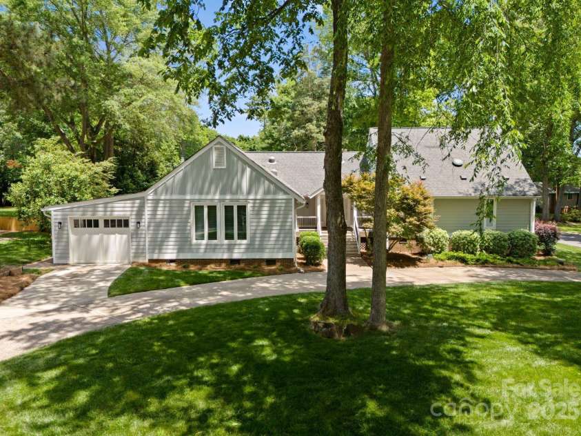 4931 Pine Ridge Road, Charlotte, NC 28226.  MLS# CAR4247609, YatesRealty ID 13500. 
