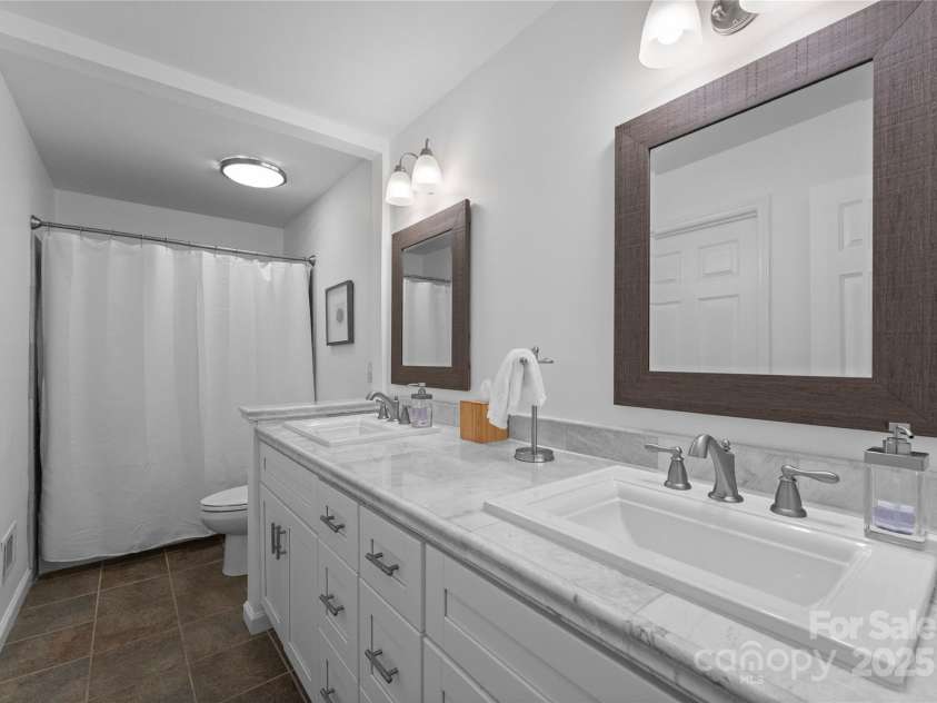 4931 Pine Ridge Road, Charlotte, NC 28226.  MLS# CAR4247609, YatesRealty ID 13500. 