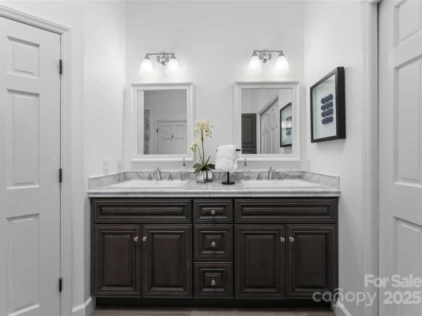 4931 Pine Ridge Road, Charlotte, NC 28226.  MLS# CAR4247609, YatesRealty ID 13500. 