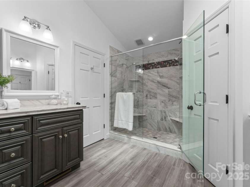 4931 Pine Ridge Road, Charlotte, NC 28226.  MLS# CAR4247609, YatesRealty ID 13500. 