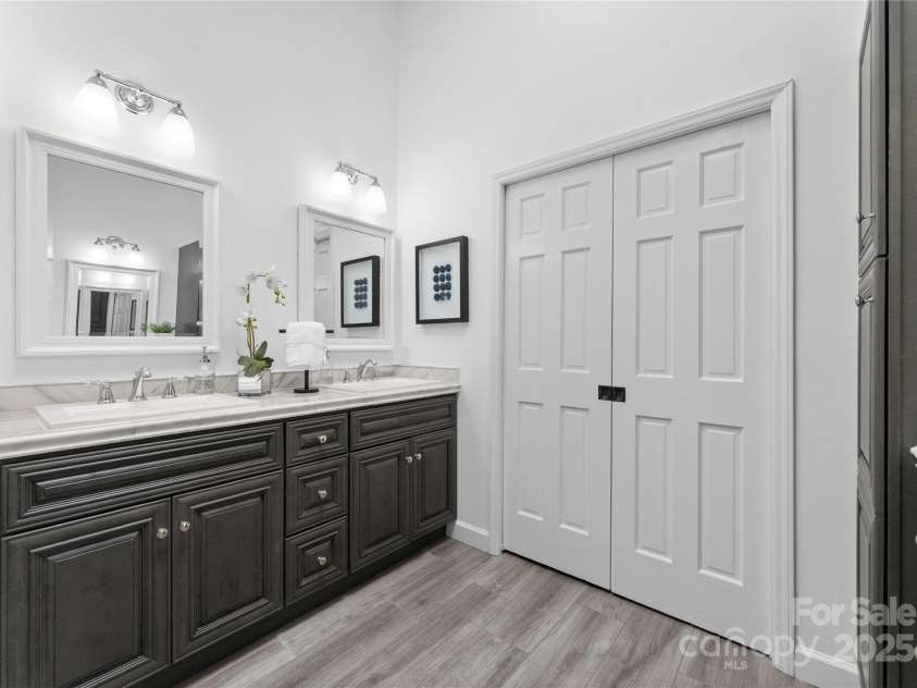 4931 Pine Ridge Road, Charlotte, NC 28226.  MLS# CAR4247609, YatesRealty ID 13500. 