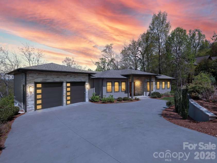 642 Altamont View, Asheville, NC 28804.  MLS# CAR4369480, YatesRealty ID 13500. 