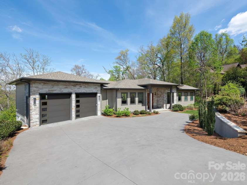 642 Altamont View, Asheville, NC 28804.  MLS# CAR4369480, YatesRealty ID 13500. 