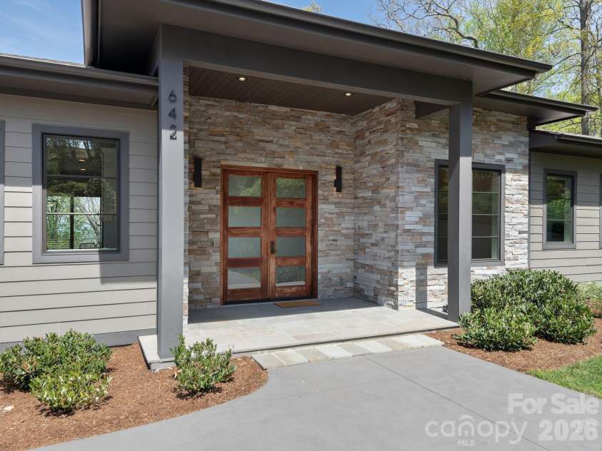 642 Altamont View, Asheville, NC 28804.  MLS# CAR4369480, YatesRealty ID 13500. 