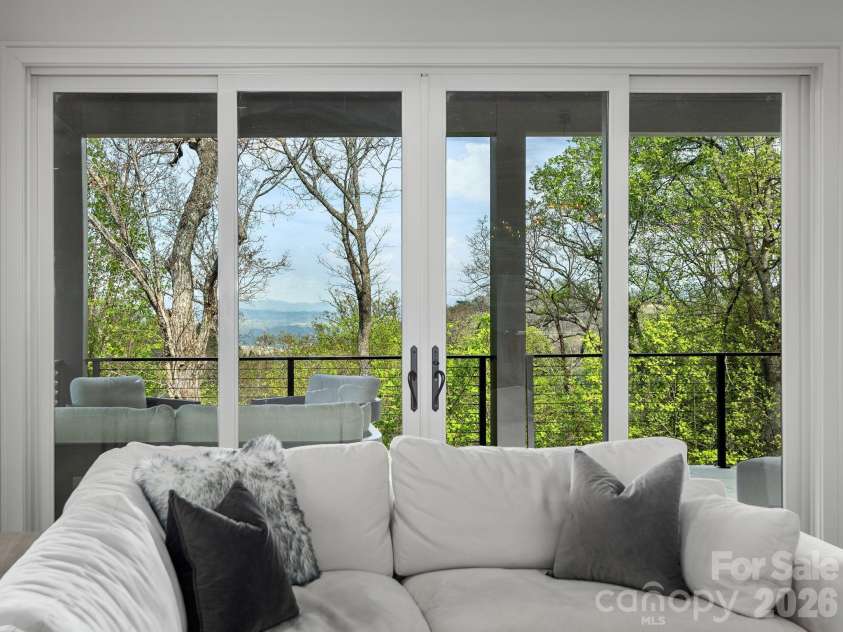 642 Altamont View, Asheville, NC 28804.  MLS# CAR4369480, YatesRealty ID 13500. 