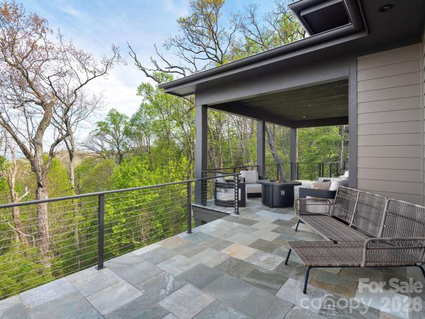 642 Altamont View, Asheville, NC 28804.  MLS# CAR4369480, YatesRealty ID 13500. 