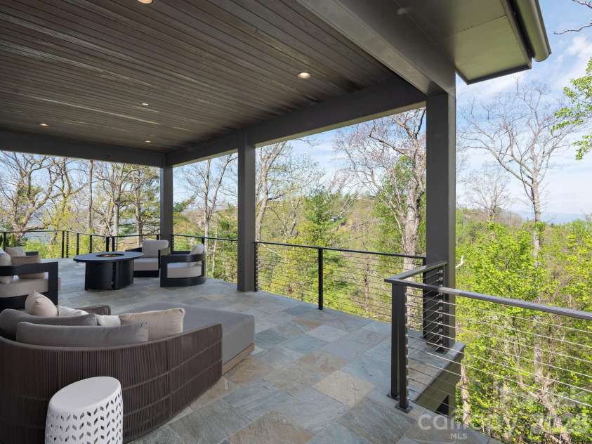 642 Altamont View, Asheville, NC 28804.  MLS# CAR4369480, YatesRealty ID 13500. 