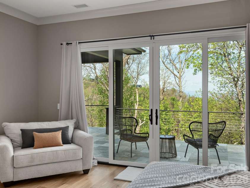 642 Altamont View, Asheville, NC 28804.  MLS# CAR4369480, YatesRealty ID 13500. 