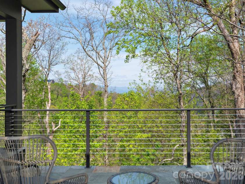 642 Altamont View, Asheville, NC 28804.  MLS# CAR4369480, YatesRealty ID 13500. 