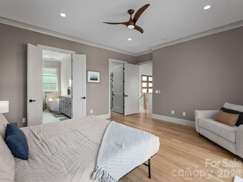 642 Altamont View, Asheville, NC 28804.  MLS# CAR4369480, YatesRealty ID 13500. 
