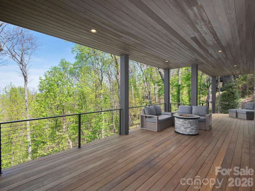 642 Altamont View, Asheville, NC 28804.  MLS# CAR4369480, YatesRealty ID 13500. 