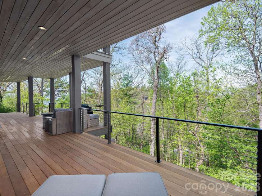 642 Altamont View, Asheville, NC 28804.  MLS# CAR4369480, YatesRealty ID 13500. 