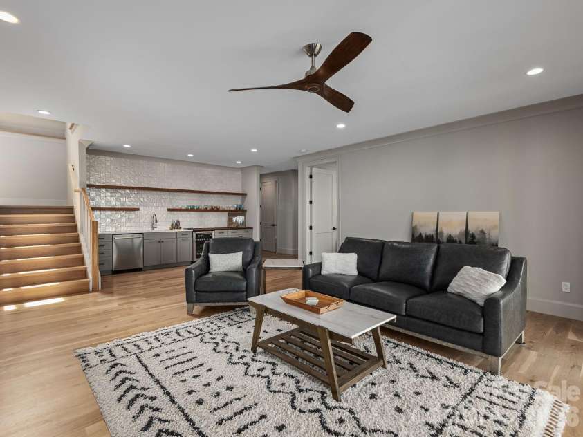 642 Altamont View, Asheville, NC 28804.  MLS# CAR4369480, YatesRealty ID 13500. 