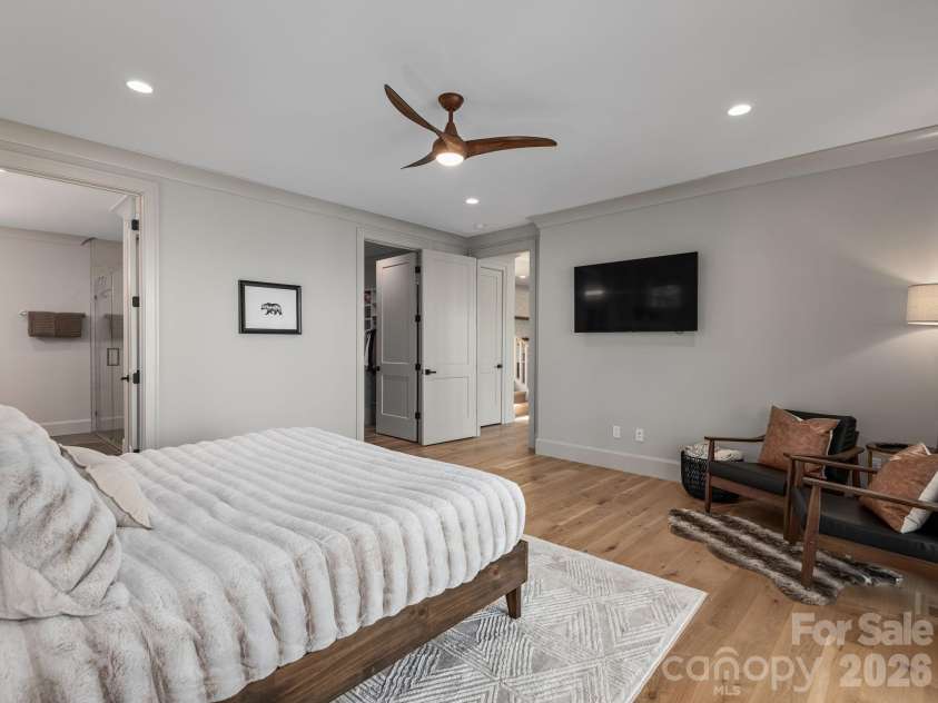 642 Altamont View, Asheville, NC 28804.  MLS# CAR4369480, YatesRealty ID 13500. 