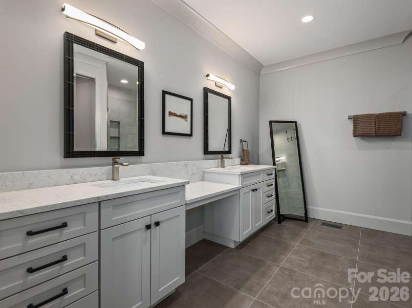 642 Altamont View, Asheville, NC 28804.  MLS# CAR4369480, YatesRealty ID 13500. 