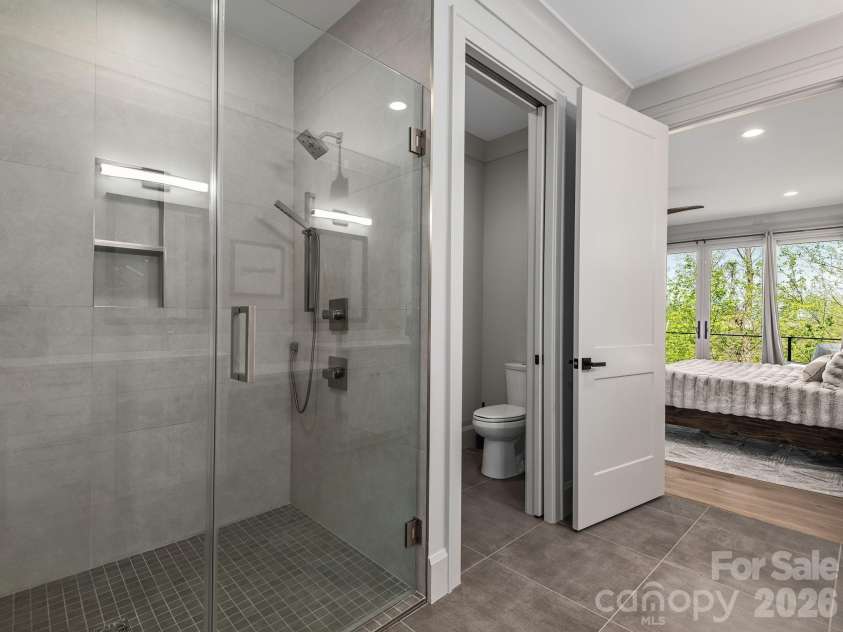 642 Altamont View, Asheville, NC 28804.  MLS# CAR4369480, YatesRealty ID 13500. 