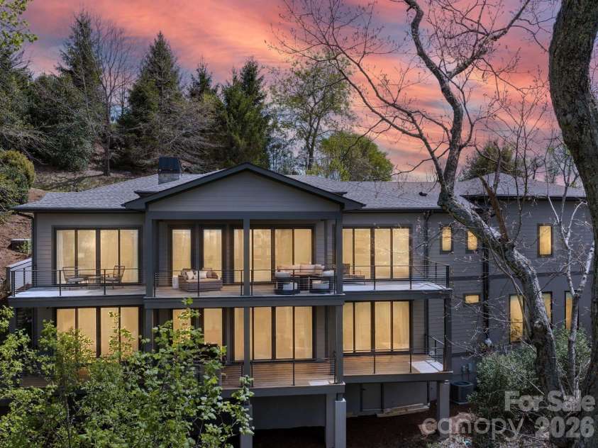 642 Altamont View, Asheville, NC 28804.  MLS# CAR4369480, YatesRealty ID 13500. 