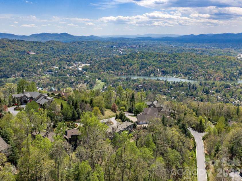 642 Altamont View, Asheville, NC 28804.  MLS# CAR4369480, YatesRealty ID 13500. 