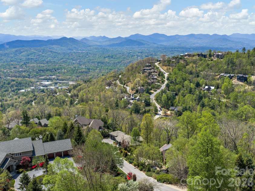 642 Altamont View, Asheville, NC 28804.  MLS# CAR4369480, YatesRealty ID 13500. 