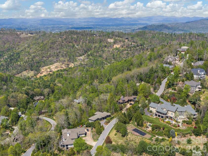 642 Altamont View, Asheville, NC 28804.  MLS# CAR4369480, YatesRealty ID 13500. 